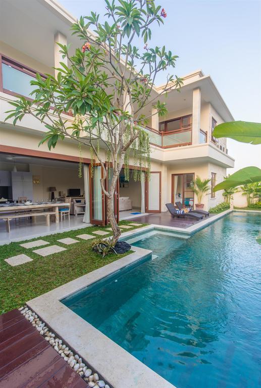 Villa Tepi Sungai Легиан Номер фото